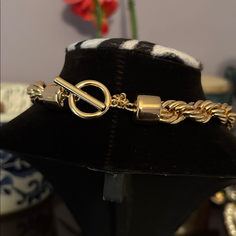 Huge Gold-Tone Rope Chain! - Picture 3 of 6
